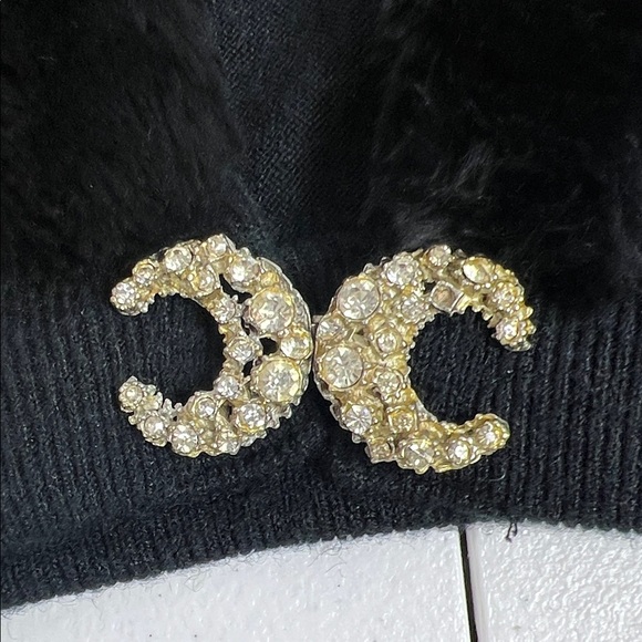 Vintage Sz S/M Black Sweater Cardigan Faux Fur Trim Rhiinestone Closure - Picture 6 of 10